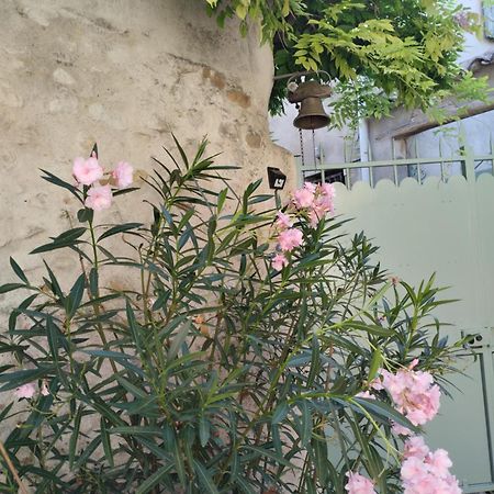 Chez Les Filles Bed & Breakfast Dions Ngoại thất bức ảnh